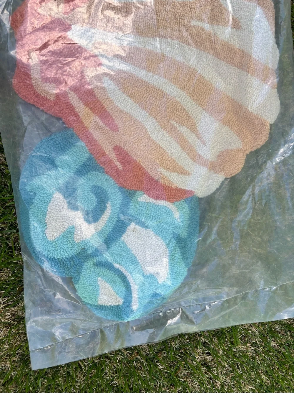 NIP Seashells Hand Hooked Accent Rug.